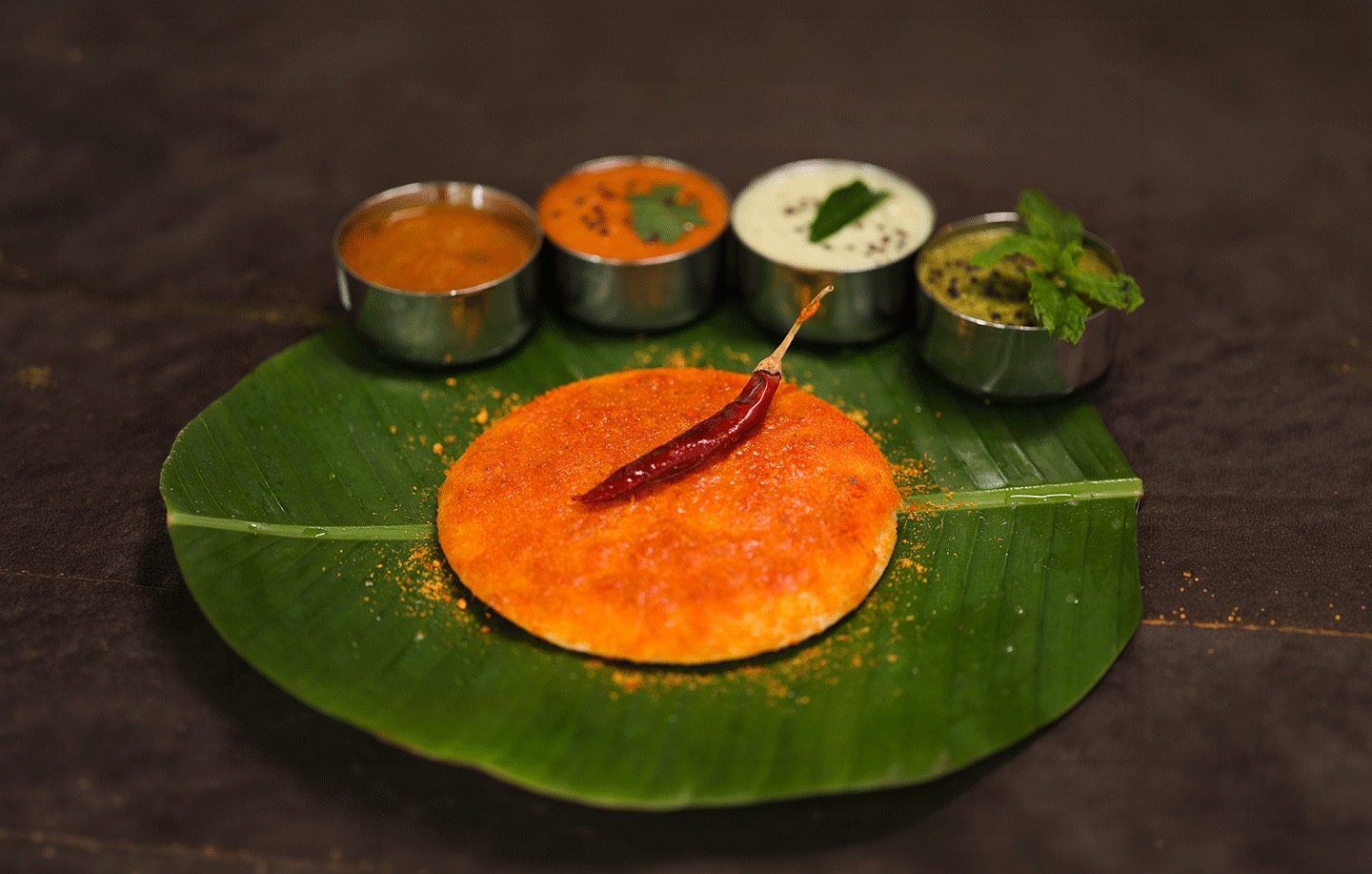 Ghee podi thatte idli with chutneys